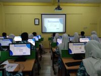 Mengenalkan Software Mengetik 10 jari kepada kelas 9 MTs Khazanah Kebajikan